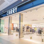Wejście do sklepu CARRY w M1 Marki