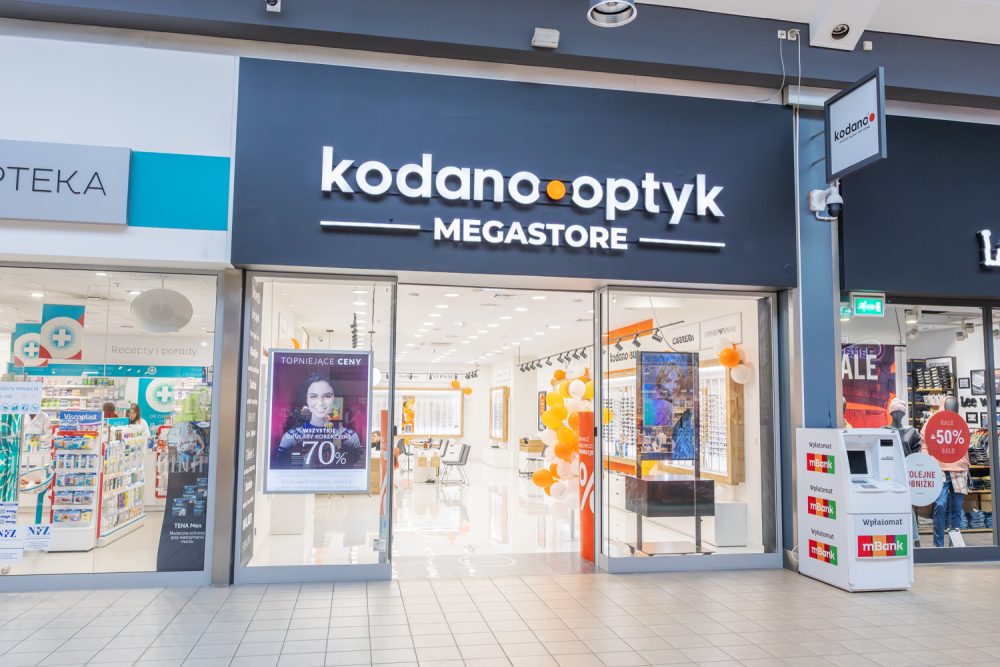 Witryna salonu optycznego Kodano w M1 Marki