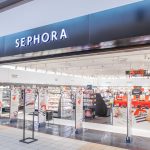 Wejście do drogerii Sephora w M1 Marki
