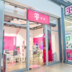 Wejście do salonu T-Mobile w M1 Marki