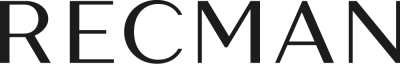 Logo marki odzieżowej Recman przedstawiające elegancki, czarny napis „RECMAN” wielkimi literami na jasnym tle.