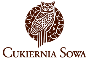 Logo Cukierni Sowa przedstawiające brązową, okrągłą grafikę z wizerunkiem sowy w otoczeniu liści i gwiazd oraz napisem „Cukiernia Sowa” poniżej.