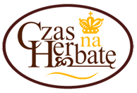 Logo sieci sklepów „Czas na Herbatę” przedstawiające brązowy owalny napis z żółtą koroną i ozdobnymi elementami na jasnym tle.