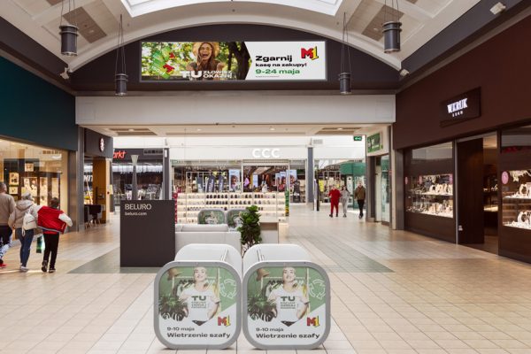 Baner m8 zlokalizowany przy MediaMarkt, CCC oraz W.Kruk o łącznej powierzchni 7 m2 i wymiarach 5x1,4m