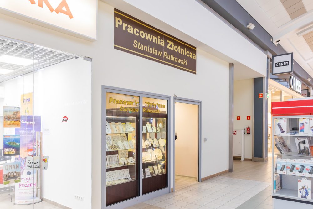 Witryna Pracowni Złotniczej w M1 Marki