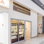 Witryna Pracowni Złotniczej w M1 Marki